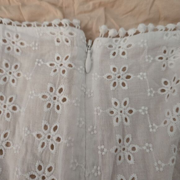 Eyelet Floral Mini Skirt White sz Medium Lined 100% Cotton Vacation Summer - Picture 4 of 8
